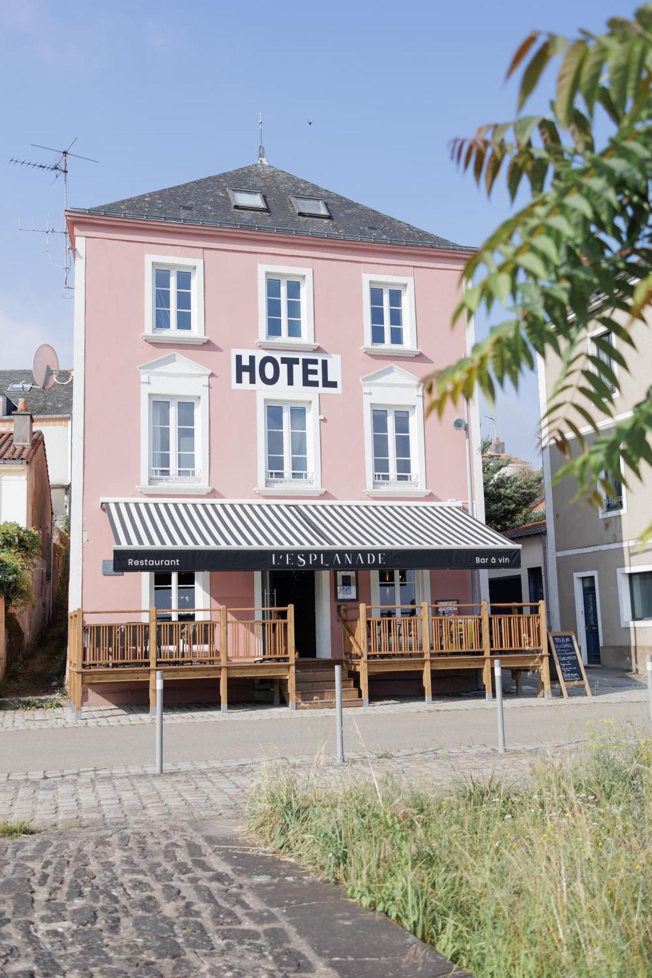L'Esplanade Hotel Restaurant Bar A Vin Le Pellerin Dış mekan fotoğraf